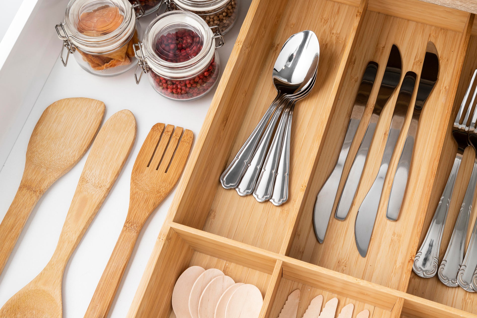 10 Essentials for a Small Space Kitchen: Smart Summer Solutions for Stylish Living