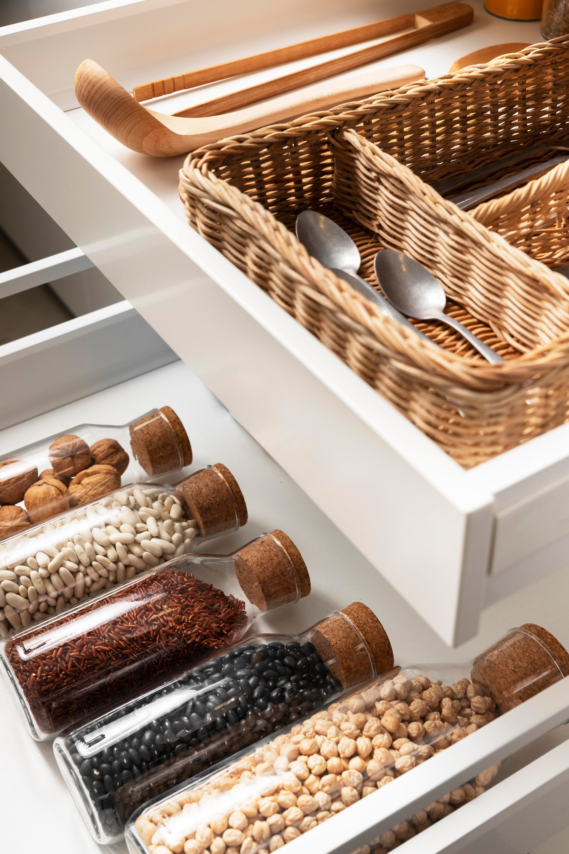How to Organize Your Kitchen Drawers for Maximum Space: A Summer Refresh Guide
